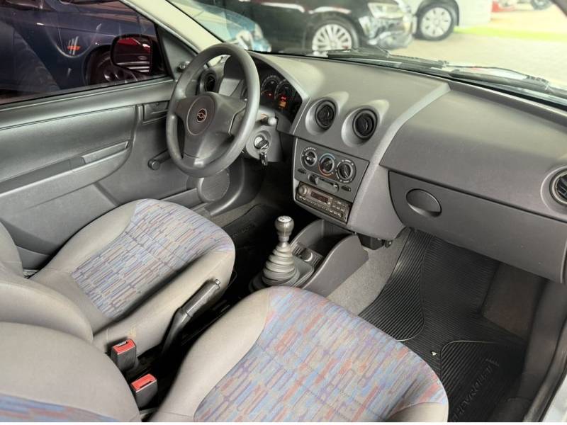 CHEVROLET - CELTA - 2010/2011 - Prata - R$ 25.900,00