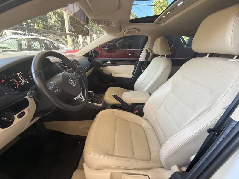 VOLKSWAGEN - JETTA - 2013/2013 - Branca - R$ 75.000,00