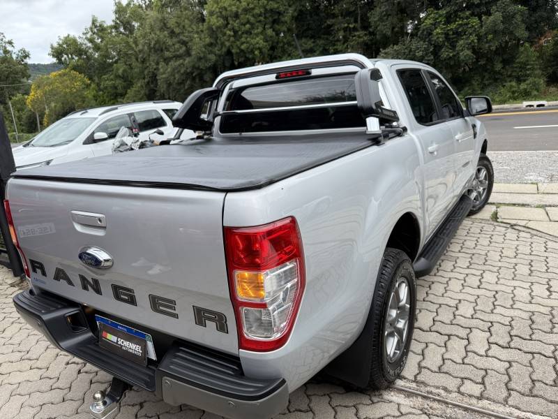 FORD - RANGER - 2019/2020 - Prata - R$ 136.000,00