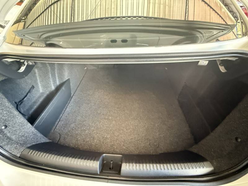 VOLKSWAGEN - JETTA - 2013/2013 - Branca - R$ 75.000,00