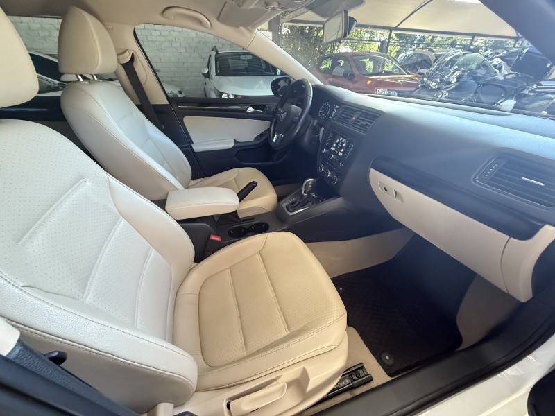 VOLKSWAGEN - JETTA - 2013/2013 - Branca - R$ 75.000,00