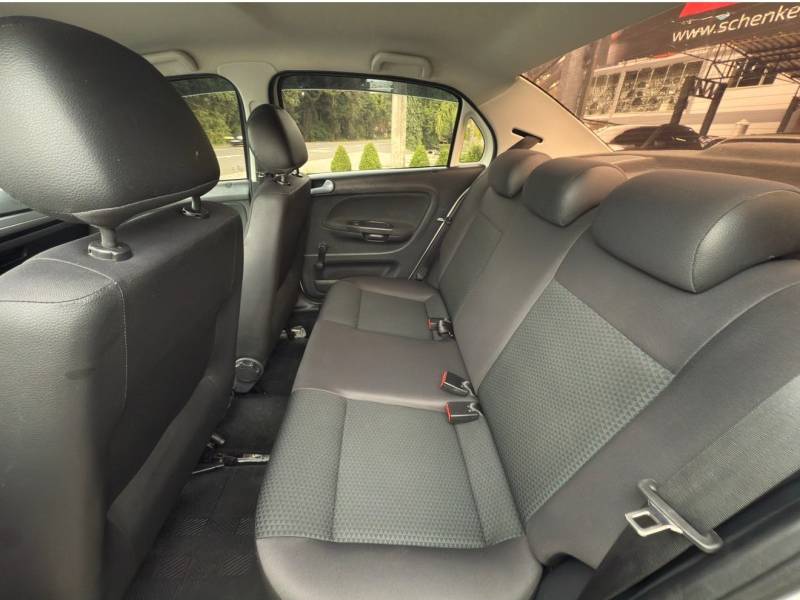 VOLKSWAGEN - VOYAGE - 2018/2019 - Branca - R$ 57.800,00