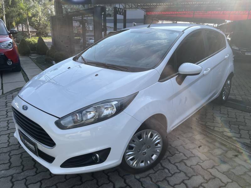 FORD - FIESTA - 2016/2016 - Branca - R$ 48.500,00