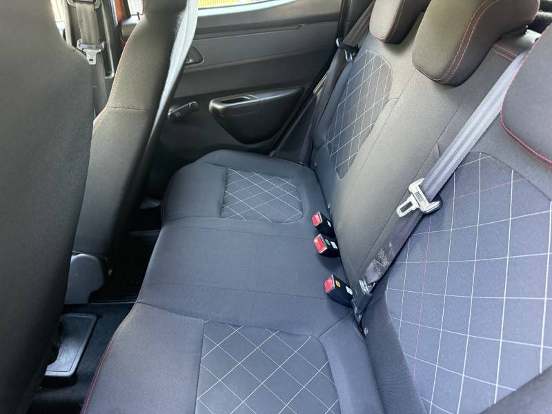 RENAULT - KWID - 2021/2022 - Laranja - R$ 51.900,00