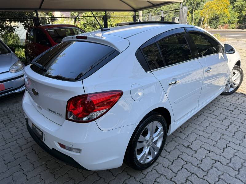 CHEVROLET - CRUZE - 2016/2016 - Branca - R$ 81.900,00