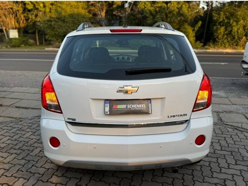 CHEVROLET - CAPTIVA - 2013/2014 - Branca - R$ 58.900,00