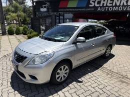 NISSAN - VERSA - 2012/2013 - Prata - R$ 41.900,00