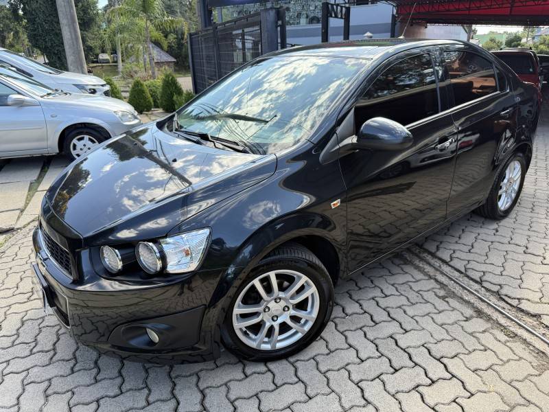 CHEVROLET - SONIC - 2013/2013 - Preta - R$ 43.000,00