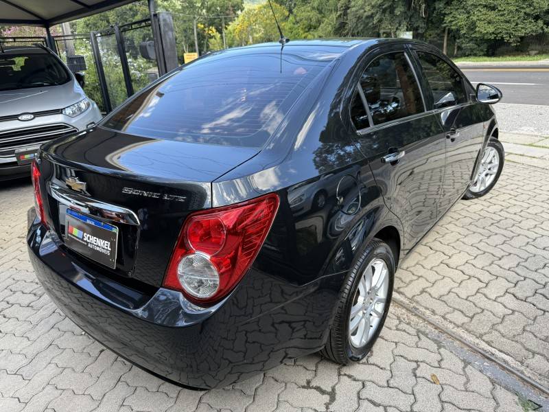 CHEVROLET - SONIC - 2013/2013 - Preta - R$ 43.000,00