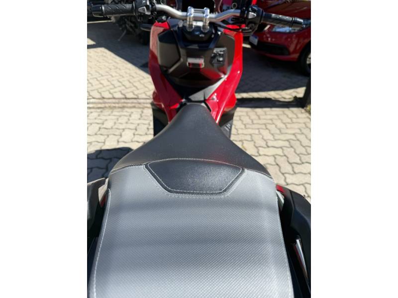 HONDA - ADV 150 - 2022/2023 - Vermelha - R$ 24.900,00