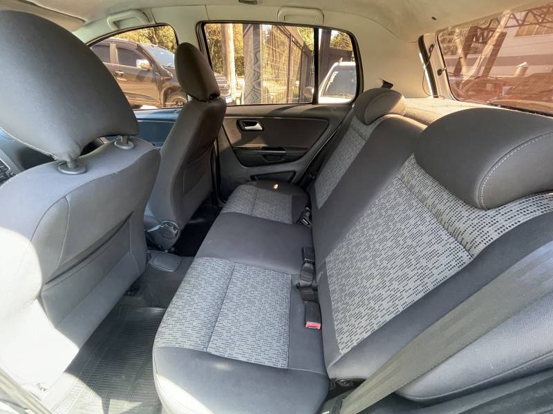 VOLKSWAGEN - FOX - 2013/2014 - Prata - R$ 43.900,00