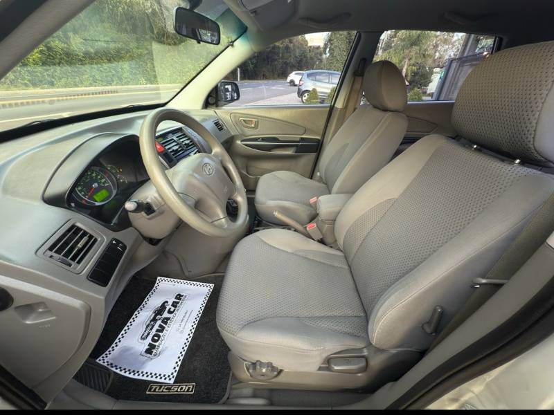 HYUNDAI - TUCSON - 2010/2011 - Prata - R$ 44.000,00