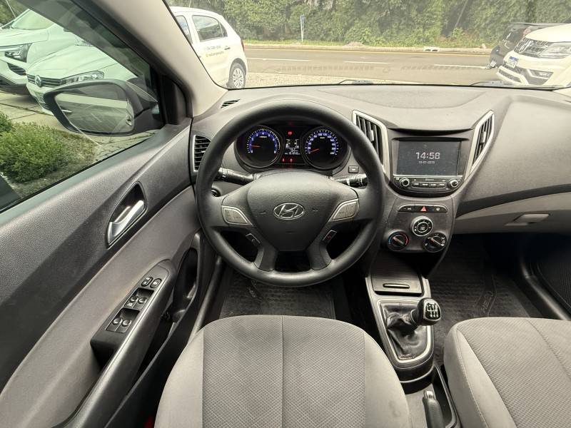 HYUNDAI - HB20S - 2017/2018 - Prata - R$ 62.000,00