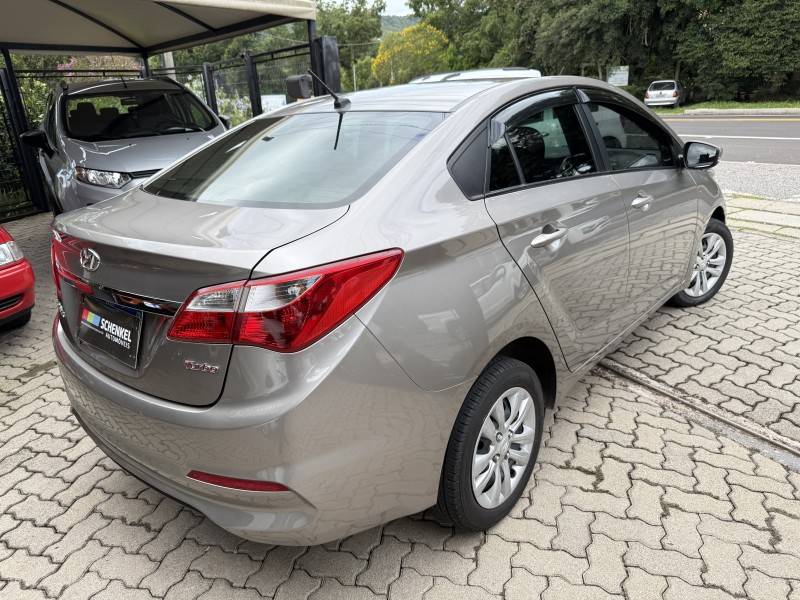 HYUNDAI - HB20S - 2017/2018 - Prata - R$ 62.000,00