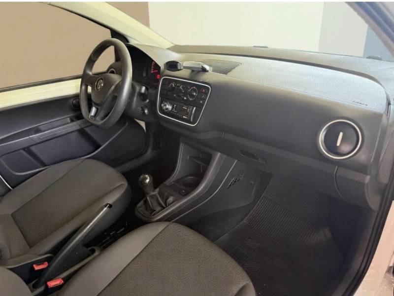 VOLKSWAGEN - UP - 2017/2018 - Branca - R$ 49.900,00
