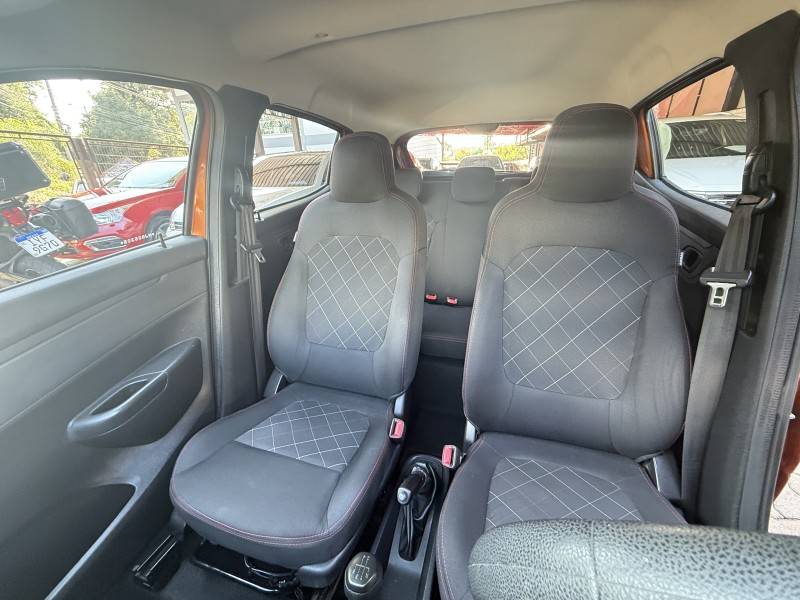 RENAULT - KWID - 2021/2022 - Laranja - R$ 51.900,00