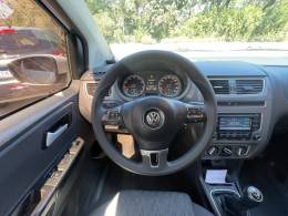 VOLKSWAGEN - FOX - 2013/2014 - Prata - R$ 43.900,00