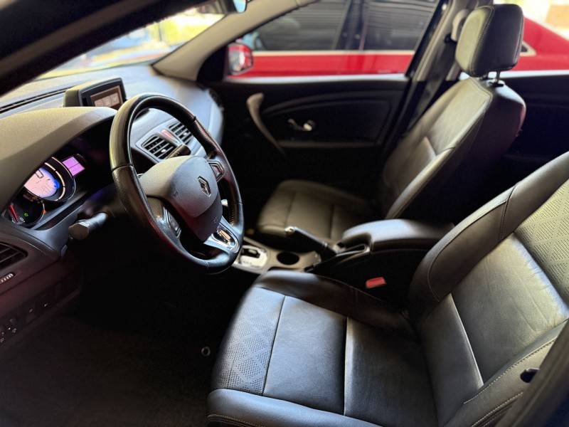 RENAULT - FLUENCE - 2017/2018 - Preta - R$ 62.900,00