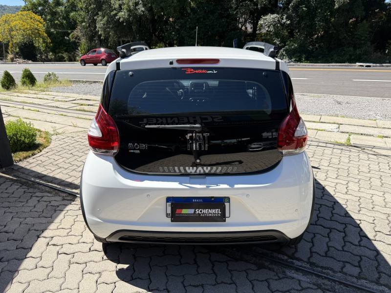 FIAT - MOBI - 2017/2018 - Branca - R$ 49.900,00