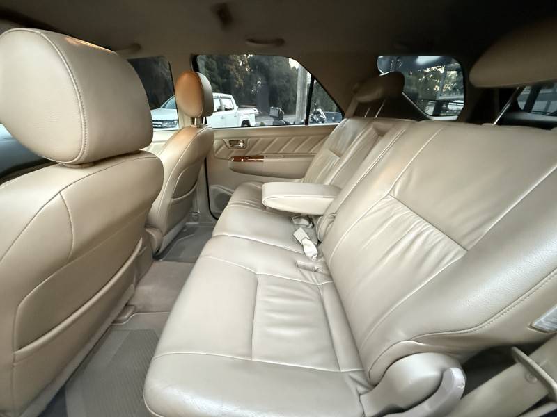 TOYOTA - HILUX SW4 - 2010/2010 - Preta - R$ 118.000,00