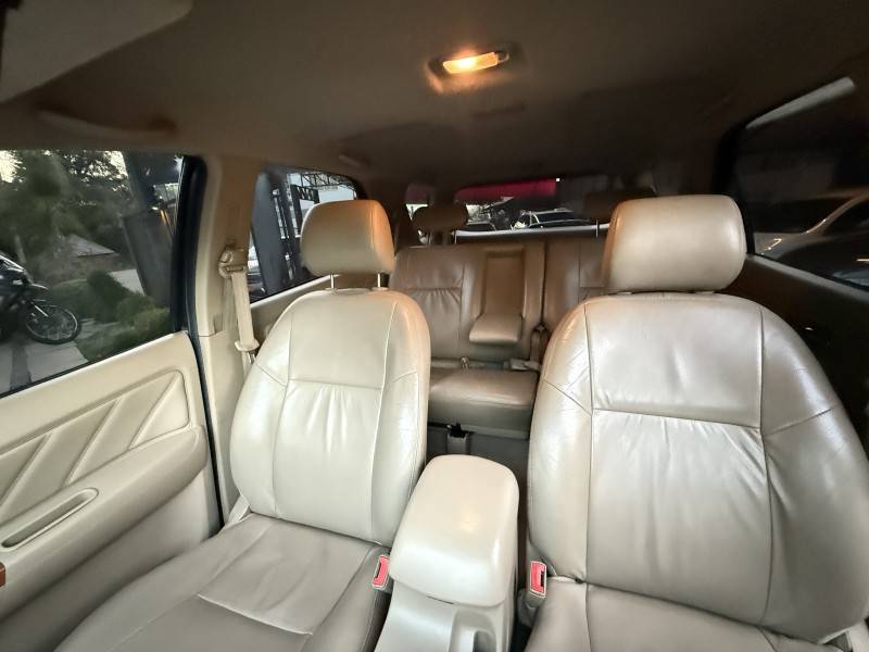 TOYOTA - HILUX SW4 - 2010/2010 - Preta - R$ 118.000,00