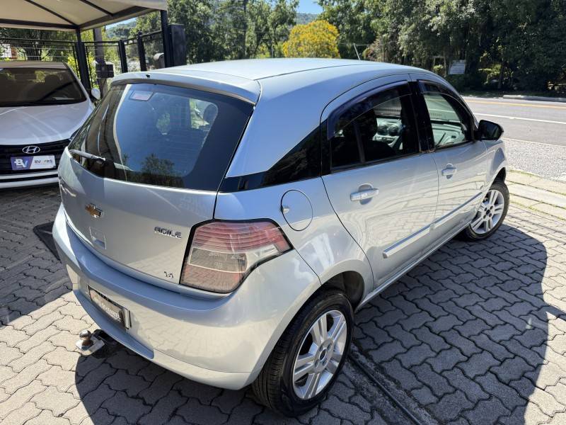 CHEVROLET - AGILE - 2010/2011 - Prata - R$ 35.900,00