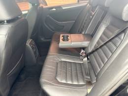 VOLKSWAGEN - JETTA - 2010/2011 - Preta - R$ 63.900,00