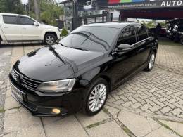 VOLKSWAGEN - JETTA - 2010/2011 - Preta - R$ 63.900,00