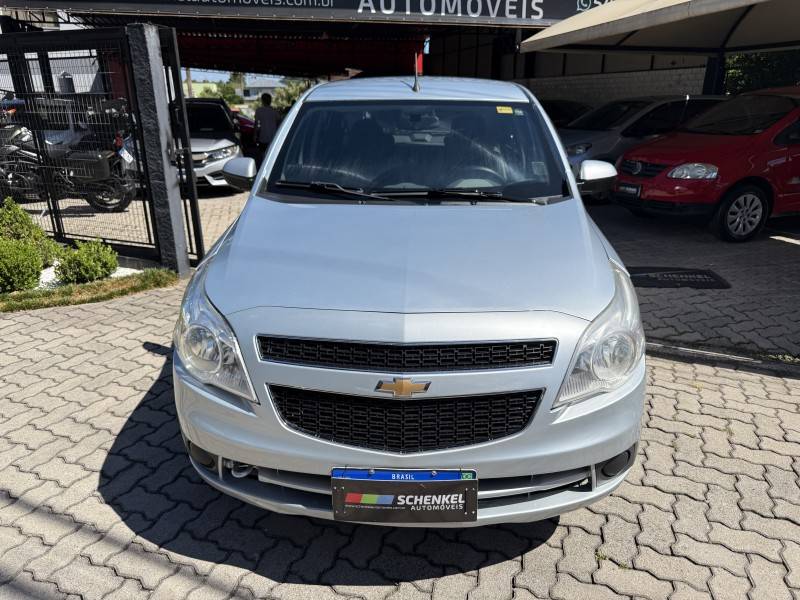 CHEVROLET - AGILE - 2010/2011 - Prata - R$ 35.900,00