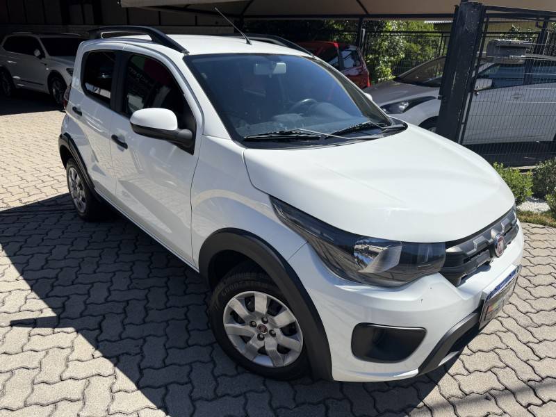 FIAT - MOBI - 2017/2018 - Branca - R$ 49.900,00