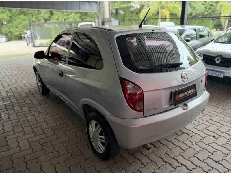 CHEVROLET - CELTA - 2010/2011 - Prata - R$ 25.900,00
