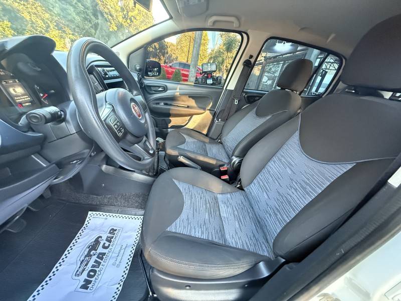 FIAT - UNO - 2017/2017 - Branca - R$ 44.000,00