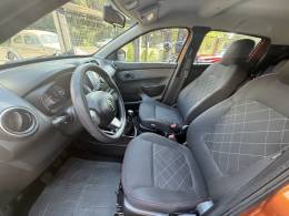 RENAULT - KWID - 2021/2022 - Laranja - R$ 51.900,00