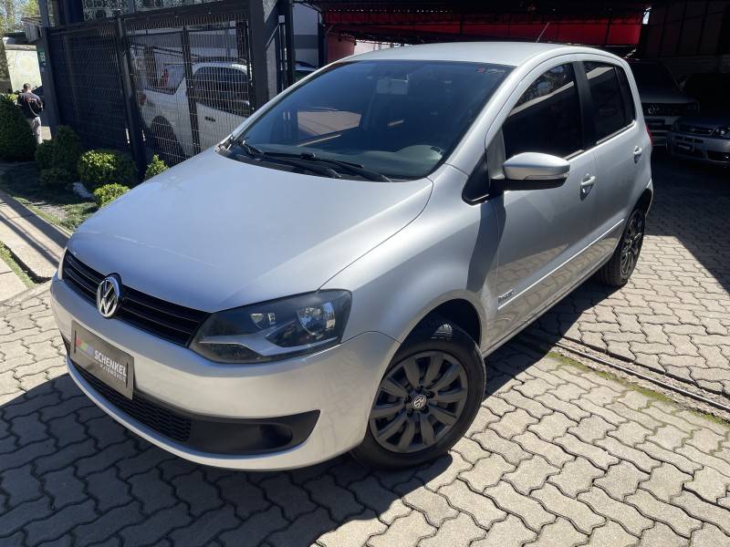 VOLKSWAGEN - FOX - 2013/2014 - Prata - R$ 43.900,00