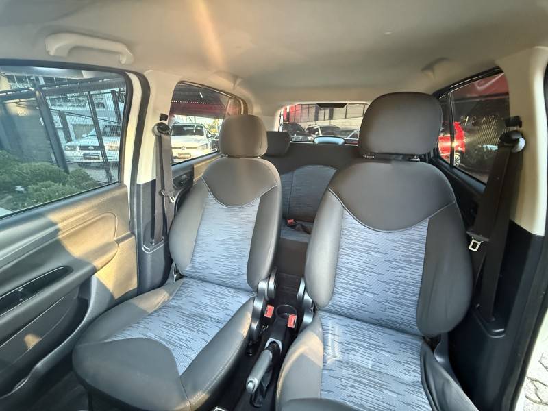 FIAT - UNO - 2017/2017 - Branca - R$ 44.000,00