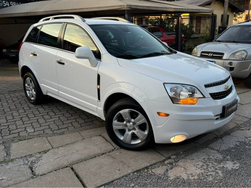 CHEVROLET - CAPTIVA - 2013/2014 - Branca - R$ 58.900,00