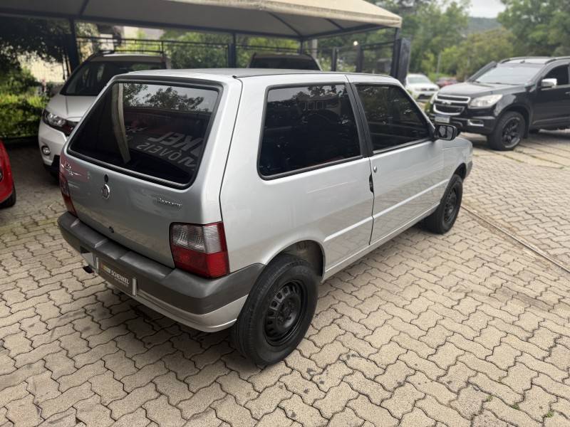 FIAT - UNO - 2011/2012 - Prata - R$ 24.000,00