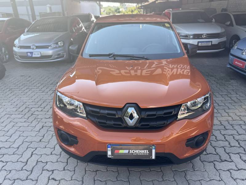 RENAULT - KWID - 2021/2022 - Laranja - R$ 51.900,00