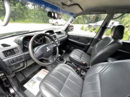 MITSUBISHI - PAJERO TR4 - 2013/2014 - Preta - R$ 61.000,00