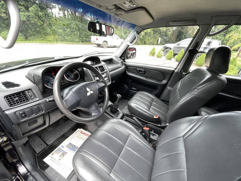 MITSUBISHI - PAJERO TR4 - 2013/2014 - Preta - R$ 61.000,00
