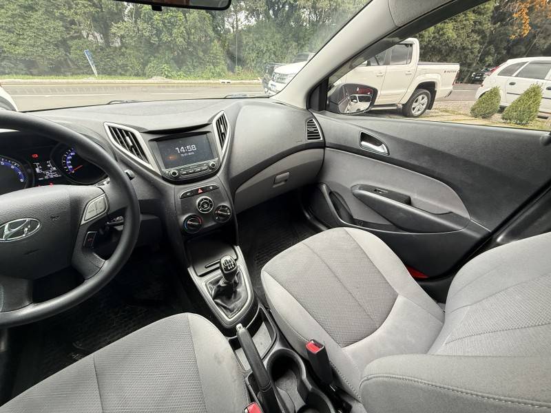 HYUNDAI - HB20S - 2017/2018 - Prata - R$ 62.000,00