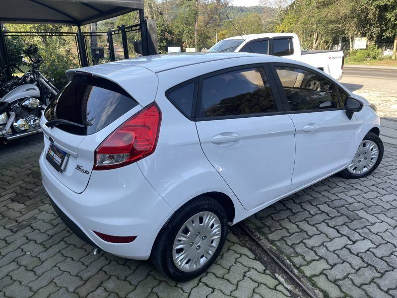 FORD - FIESTA - 2016/2016 - Branca - R$ 48.500,00