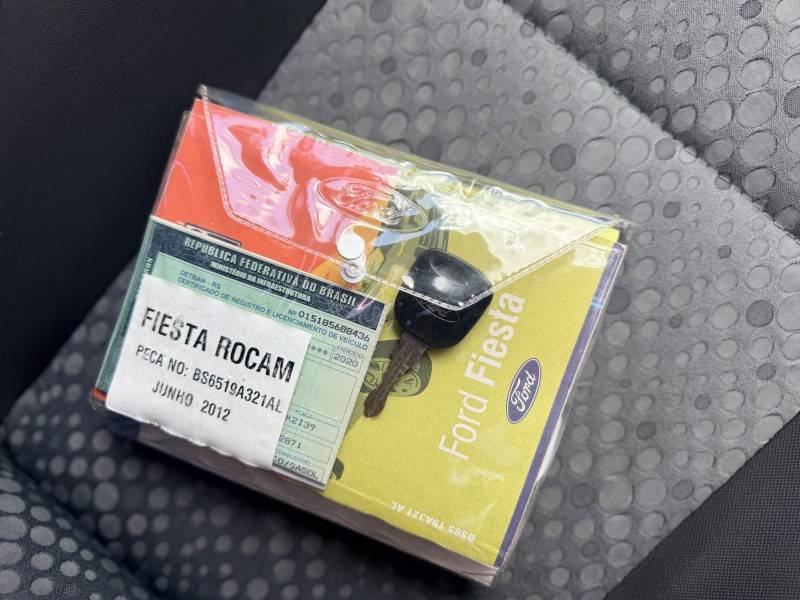 FORD - FIESTA - 2012/2013 - Vermelha - R$ 37.000,00