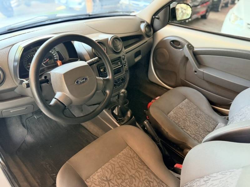FORD - KA - 2011/2011 - Prata - R$ 21.900,00