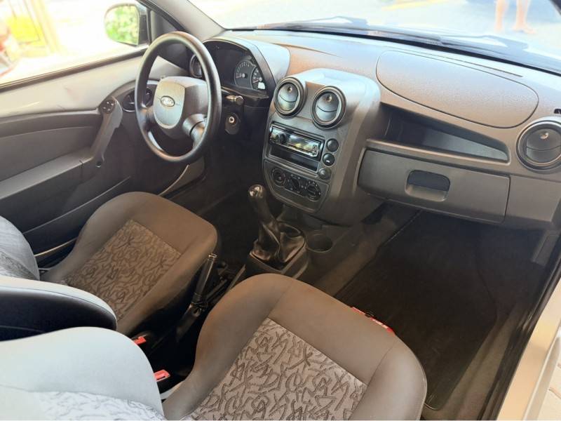 FORD - KA - 2011/2011 - Prata - R$ 21.900,00