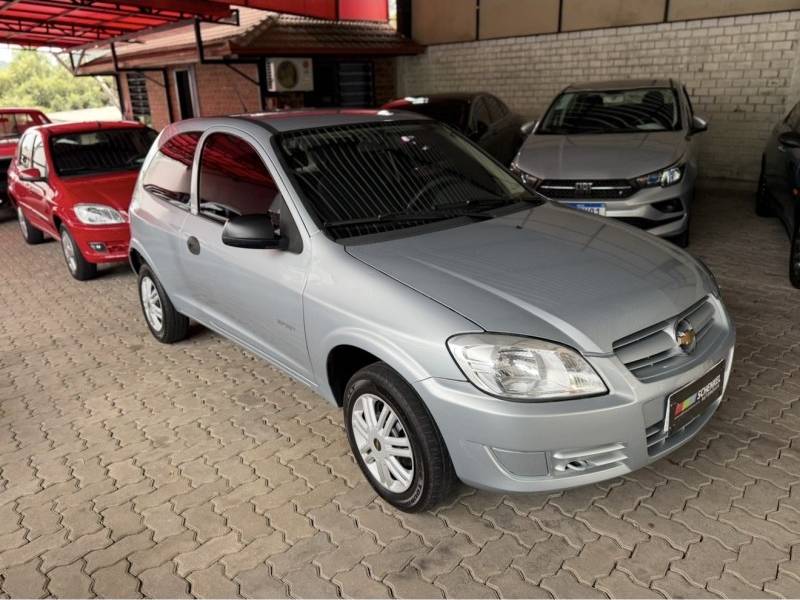 CHEVROLET - CELTA - 2010/2011 - Prata - R$ 25.900,00