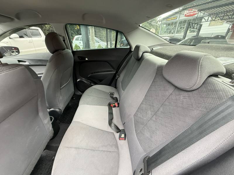 HYUNDAI - HB20S - 2017/2018 - Prata - R$ 62.000,00