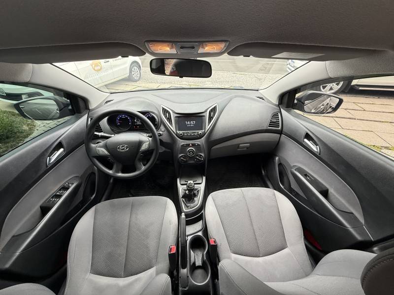 HYUNDAI - HB20S - 2017/2018 - Prata - R$ 62.000,00