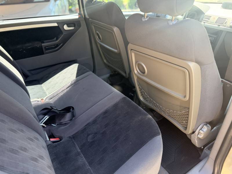 CHEVROLET - MERIVA - 2006/2007 - Bege - R$ 35.000,00