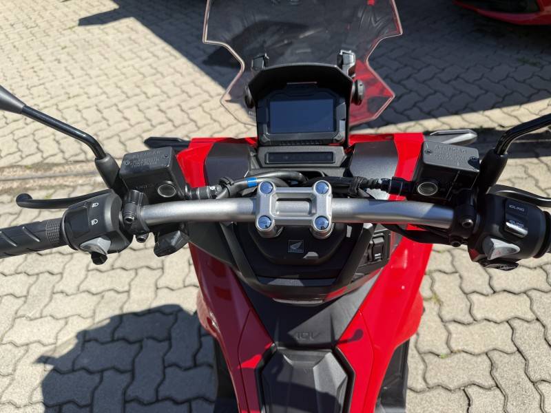 HONDA - ADV 150 - 2022/2023 - Vermelha - R$ 24.900,00